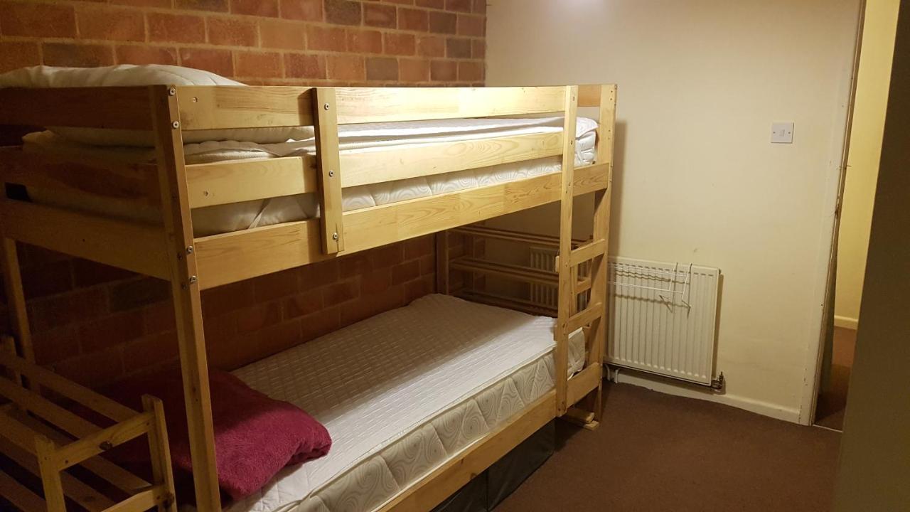 'Yellow Wood Micro Hostel-Eco Urban Bothy Style Very Basic But Cosy Redecorating But Cheap & Friendly Quiet Time Lockout 11Pm-7Am Bring Towel Or Hire Brecon Luaran gambar