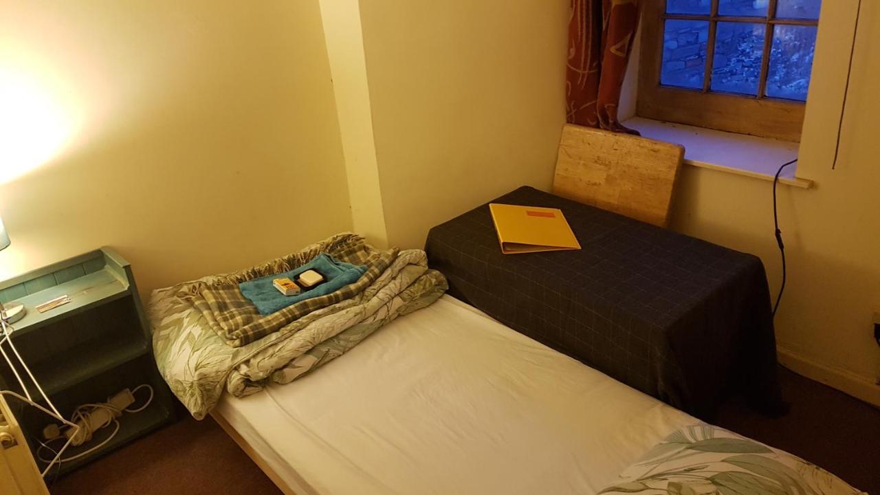 'Yellow Wood Micro Hostel-Eco Urban Bothy Style Very Basic But Cosy Redecorating But Cheap & Friendly Quiet Time Lockout 11Pm-7Am Bring Towel Or Hire Brecon Luaran gambar