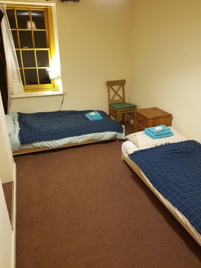 'Yellow Wood Micro Hostel-Eco Urban Bothy Style Very Basic But Cosy Redecorating But Cheap & Friendly Quiet Time Lockout 11Pm-7Am Bring Towel Or Hire Brecon Luaran gambar